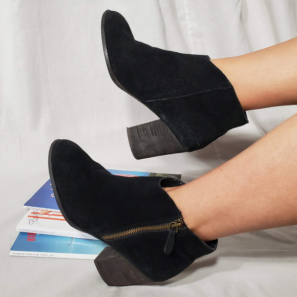 Urban Outfitters Shoes - Urban Outfitters Ecote Black Suede Ankle Boot